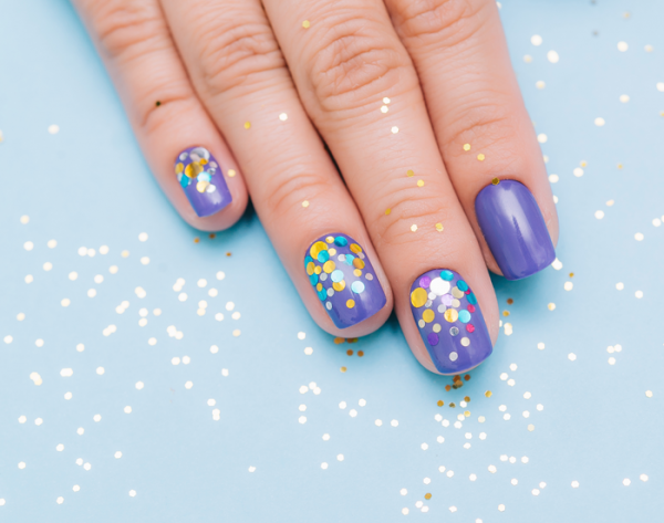 Битое стекло, конфетти и бархатные ногти