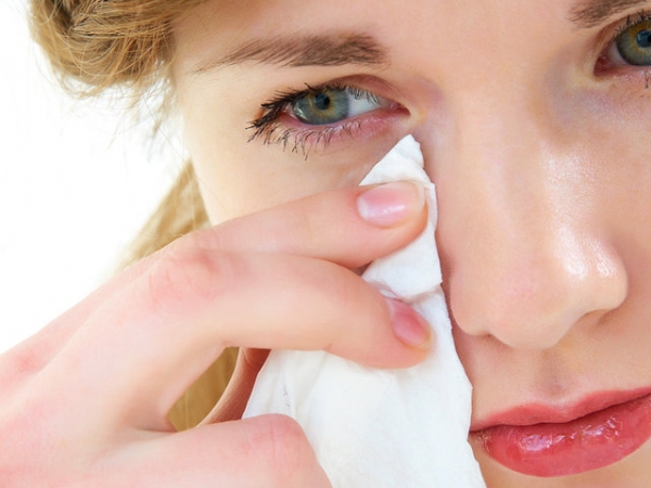 
    Как вынуть соринку из глаза  