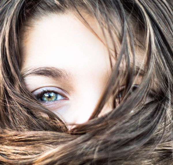 Чистый взгляд: как избавиться от «гусиных лапок», темных кругов и отеков