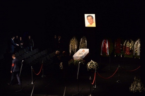 В Москве прощаются с Николаем Караченцовым: онлайн-репортаж