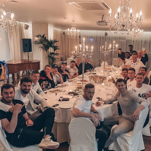 Перенесший операцию Федор Смолов устроил вечеринку для клуба «Локомотив»   