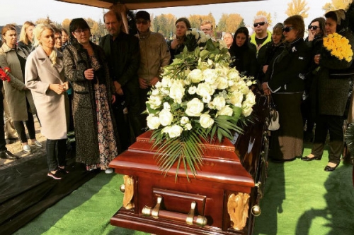 Солиста группы «Нэнси» похоронили на Украине