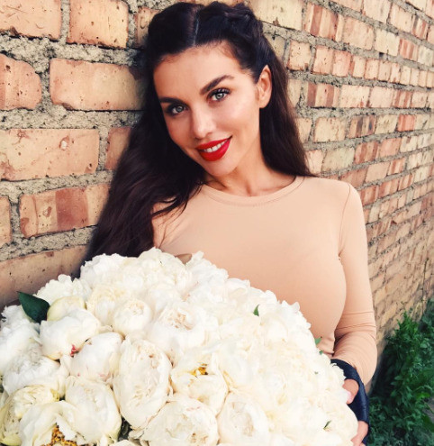 «Голый» клип Анны Седоковой запретили на телевидении