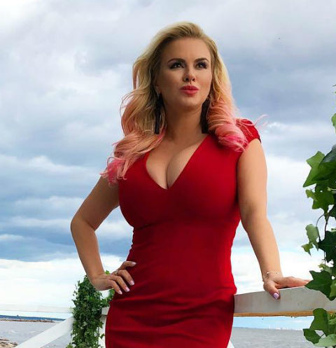 Анна Семенович попала в больницу