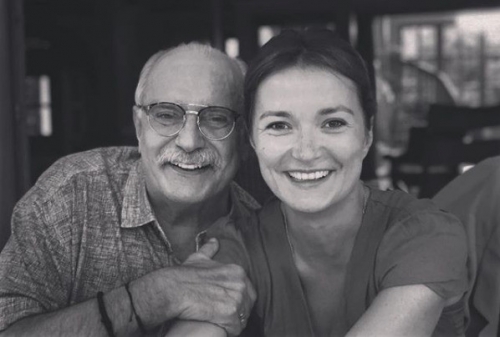 Дети Надежды Михалковой разнесли площадку в театре