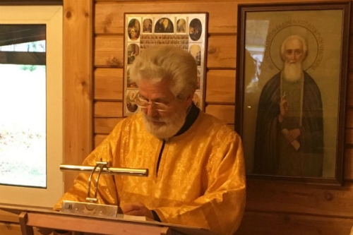 Исполнителя хита «Синий иней» и его жену сбил автомобиль