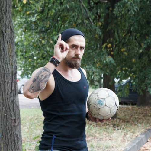 Известную модель Киру Фокс жестоко избил муж