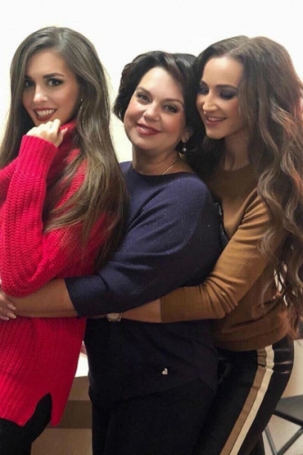 Мама Ольги Бузовой: «Когда дочь захотела запеть, она услышала от Тарасова лишь смех и сарказм»