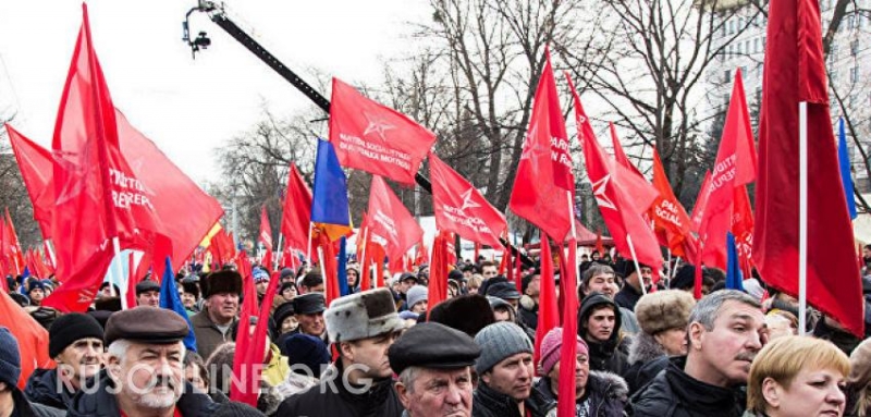 В Кишиневе социалисты вышли на митинг в поддержку Додона