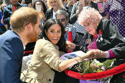 Принц Гарри отказался от алкоголя на время беременности Меган Маркл