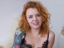 "Как на порносайте": слепнущая солистка "Ранеток" поразила Сеть пошлыми фото