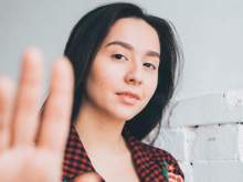 Приложение певицы Манижи для жертв насилия заблокировали за мат