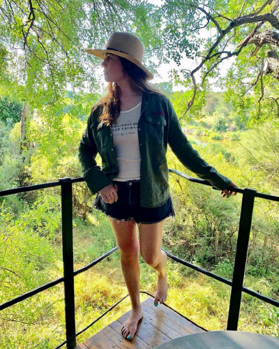 57-летняя Екатерина Андреевна сразила Сеть фото в шортиках