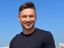 После скандала с Лободой Лазарев показал фото отдыха с мужчиной