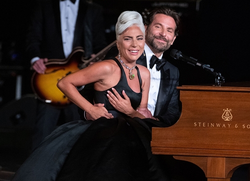 Новости дня: Леди Гага переехала к Брэдли Куперу сразу после развода с Ириной Шейк