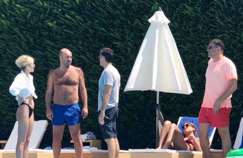 Новости дня: Располневшего Виторгана застали на отдыхе с молодой любовницей