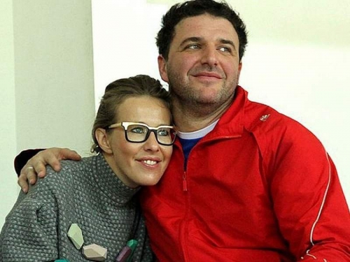 Новости дня: Максим Виторган, отдыхая с новой подружкой, думает о Собчак