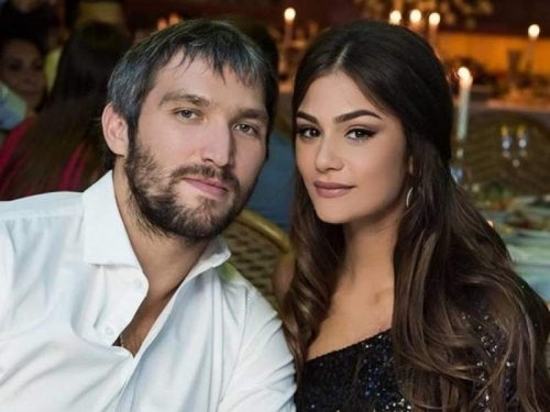 Новости дня: Хоккеист Овечкин впервые показал фото маленького сына