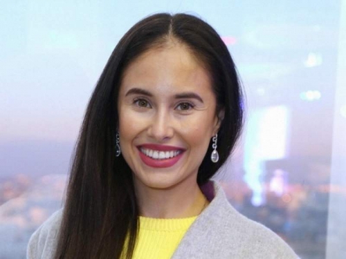 Новости дня: Полуголые звезды "Уральских пельменей" Юрьева и Корнева устроили скандальное дефиле на яхте