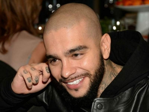 Новости дня: Перекошенное лицо "перебравшего" Тимати на фото с Мальдив ошарашило соцсети