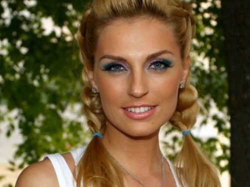 Новости дня: Саша Савельева показала, на кого похож ее ребенок