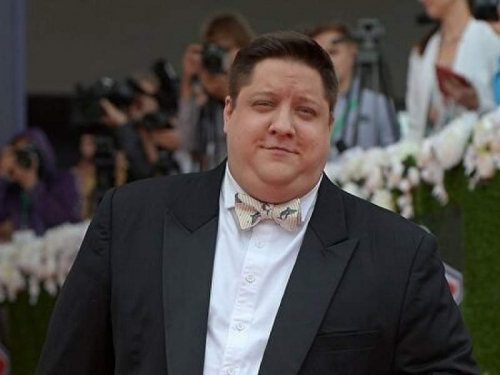 Новости дня: Актер сериала "Полицейский с Рублевки" Роман Попов экстремально похудел на 40 кг