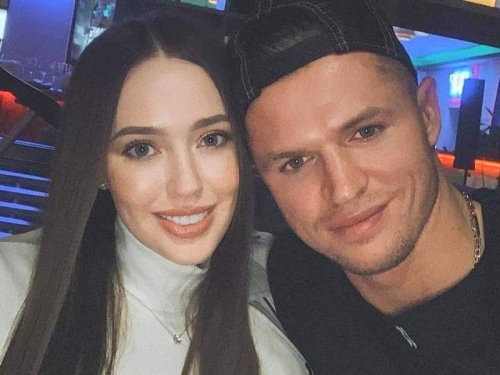 Новости дня: "Массаж перед сном обязательно": Дмитрий Тарасов показал унизительные фото с беременной женой