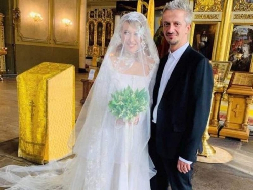 Новости дня: Повенчанных Собчак с Богомоловым могут отлучить от церкви