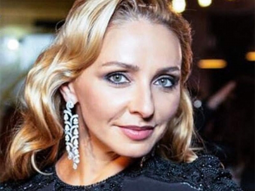 Новости дня: "Хороша, чертовка!": экстремальное декольте Навки вызвало зависть у подписчиц