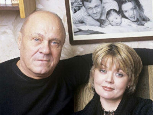 Новости дня: "Отстает в развитии": дочь Меньшова вспомнила об отцовском "унижении"