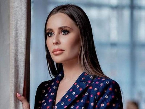 Новости дня: Опозоренную "модератором PornHub" Юлию Михалкову из "Уральских пельменей" приняли на фото за Бузову