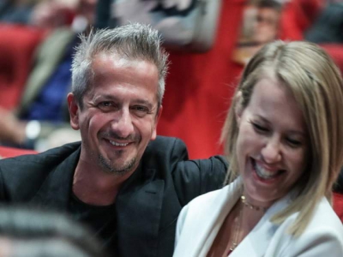 Новости дня: Собчак и Виторган сделали вид, что незнакомы, на премьере фильма