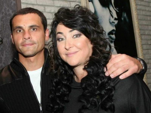 Новости дня: "Он ее использовал": Лолита требует признать фиктивным брак с молодым мужем