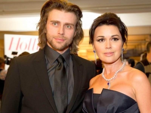 Новости дня: СМИ: Петр Чернышев хотел бросить Анастасию Заворотнюк