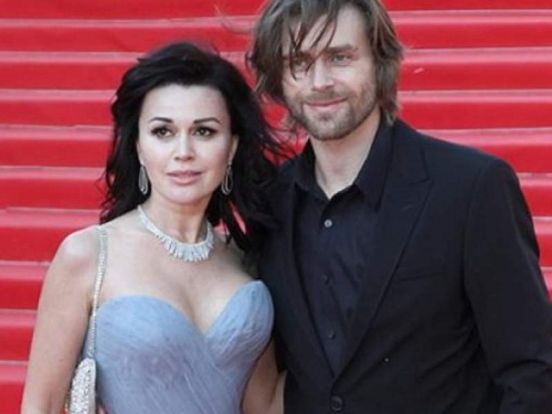 Новости дня: Петр Чернышев удалил все фото Заворотнюк в Instagram, напугав Сеть