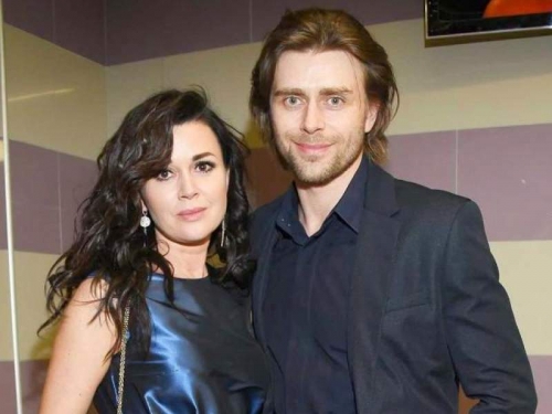 Новости дня: Муж Заворотнюк зарабатывает деньги на лечение актрисы