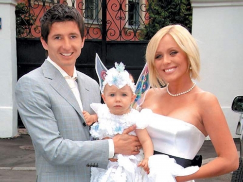 Новости дня: Дочь Юлии Началовой взяла на руки новорожденную сестру