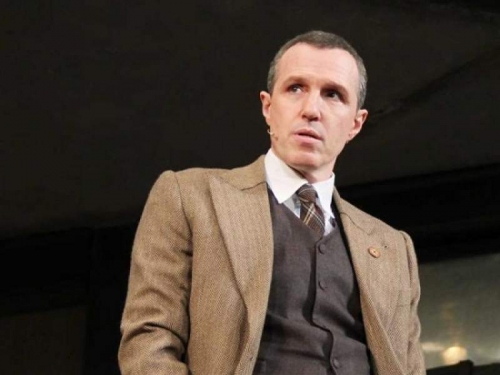 Новости дня: Игоря Верника увезли в больницу прямо со сцены