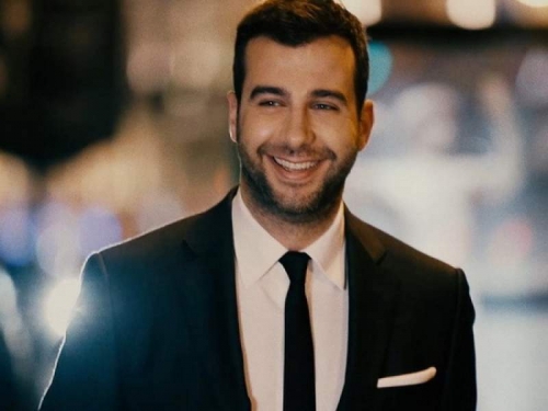 Новости дня: Постаревшую жену Ивана Урганта, вышедшую в свет с супругом, заподозрили в беременности