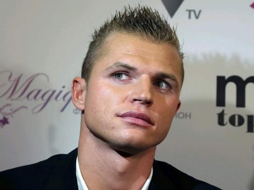 Новости дня: Дмитрию Тарасову пришлось оправдываться за слова о домашнем насилии