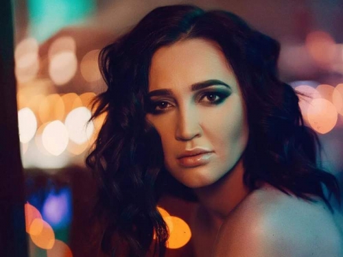 Новости дня: Бузова показала фото в трусах на фоне Исаакиевского собора