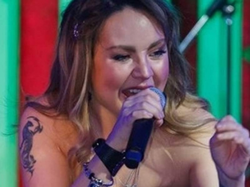 Новости дня: "Не наша фанатка": директор МакSим объяснил ее "пьянство" на концерте