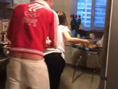 Новости дня: "Хуже чем собаки": Панин привязал рыдающую дочь к батарее