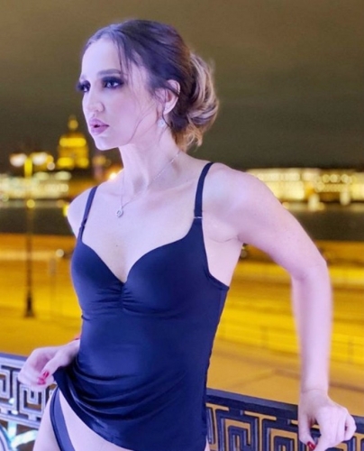 Новости дня: Бузова показала фото в трусах на фоне Исаакиевского собора