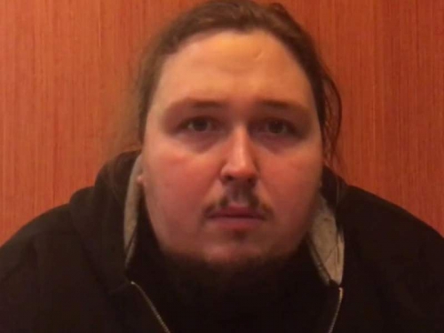 Новости дня: Видео с застрявшим в унитазе на борту самолета сыном Никаса Сафронова появилось в Сети