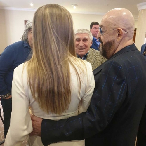 Новости дня: 71-летний Шуфутинский показал возлюбленную, которая младше его внука