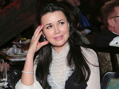 Новости дня: Увидев свежие фото дочери Заворотнюк, в Сети засомневались в болезни актрисы