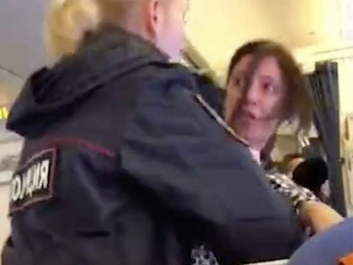 Новости дня: "Предложили, я выпила": дебоширка Вележева признала свою вину