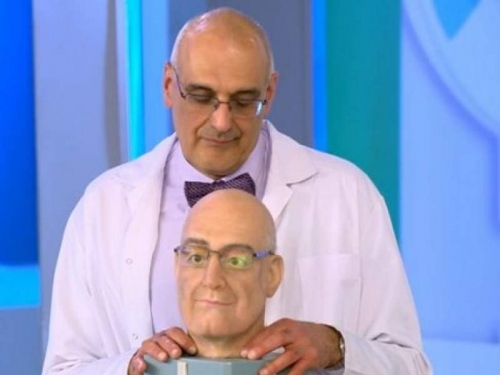 Новости дня: СМИ: соведущего Малышевой выгнали из России