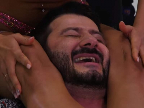 Новости дня: Женатый Галустян в интернет-шоу оказался между ног у красотки